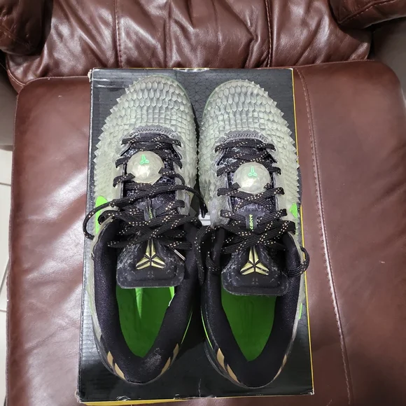 COPY - Kobe 8 ss brand new in box display picture 3